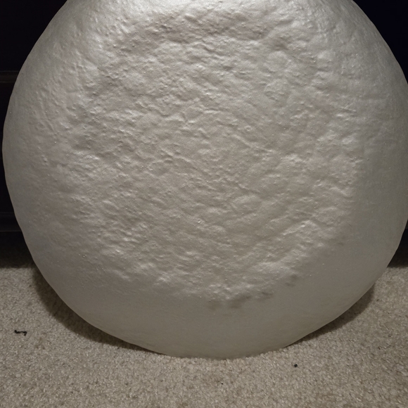 Elegant Metallic Plates with Gold Rim - Picture 4 of 5